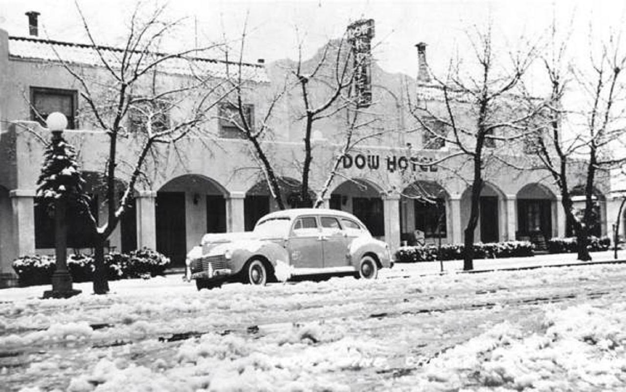 Historic Dow Hotel Лон Пайн Екстериор снимка
